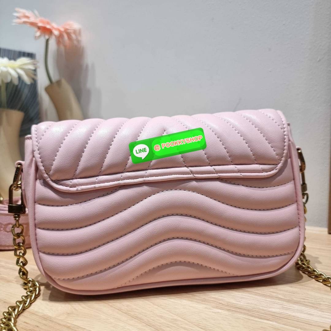 🔆 Model LV new wave pochette multi bag 🔆 Details กระเป๋าสะพายมัลติฟังก์ชั่น พรีเมี่ยมกิ๊ฟสุดหรู คุ้มจาก dutyfree มาพร้อม box set รับรองว่าดีงาม ลูกเล่นคลาสสิคผสานความวินเทจ มีสายสะพายให้ 2 เส้น และกระเป๋าใบลูก เล็กน่ารัก ภายในเป็นช่องโล่ง