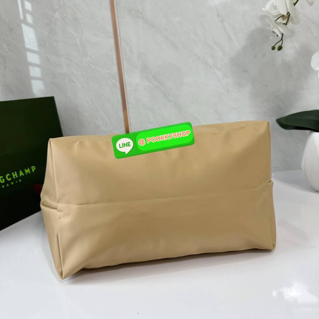 LONHGCHAMP LE PLIAGE ORIGINAL L TOTE BAG 🔖กระเป๋าสะพายไหล่ Le pliage ใบใหญ่ เรียบง่ายจุของได้เยอะ สามารถเก็บเอกสารหรือแล็ปท็อปได้คะ 🔖วัสดุ:ไนลอนเคลือบ 🔖เปิด-ปิดด้วยซิป ภายในกว้าง มีช่องลับแยกคะ 🔖สามารถพับเก็บได้พกพาสะดวกคะ