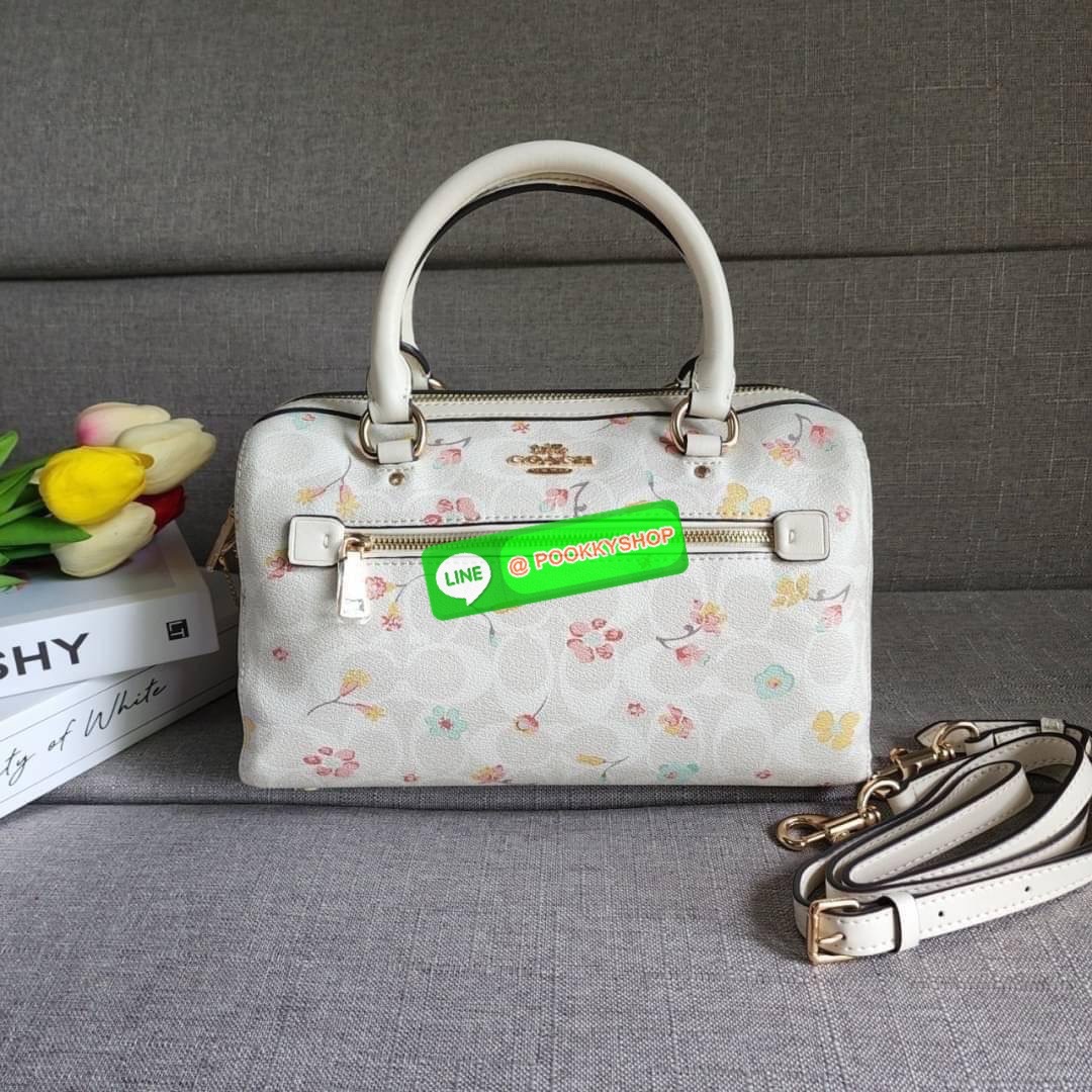COACH ROWAN SATCHEL IN SIGNATURE CANVAS WITH MYSTICAL FLORAL PRINT (COACH C8615) กระเป๋าสะพายข้างทรงหมอนเป็นอีกรุ่นมาแรงสุดๆ ฮอตตลอด เป็นทรงที่ต้องมาติดตู้ โดดเด่นอย่างลงตัวกับรุ่นนี้ หมอน 10" รุ่นมีช่องซิปด้านหน้า สามารถแยกเก็บของสำคัญๆได้อย่างเป็นส