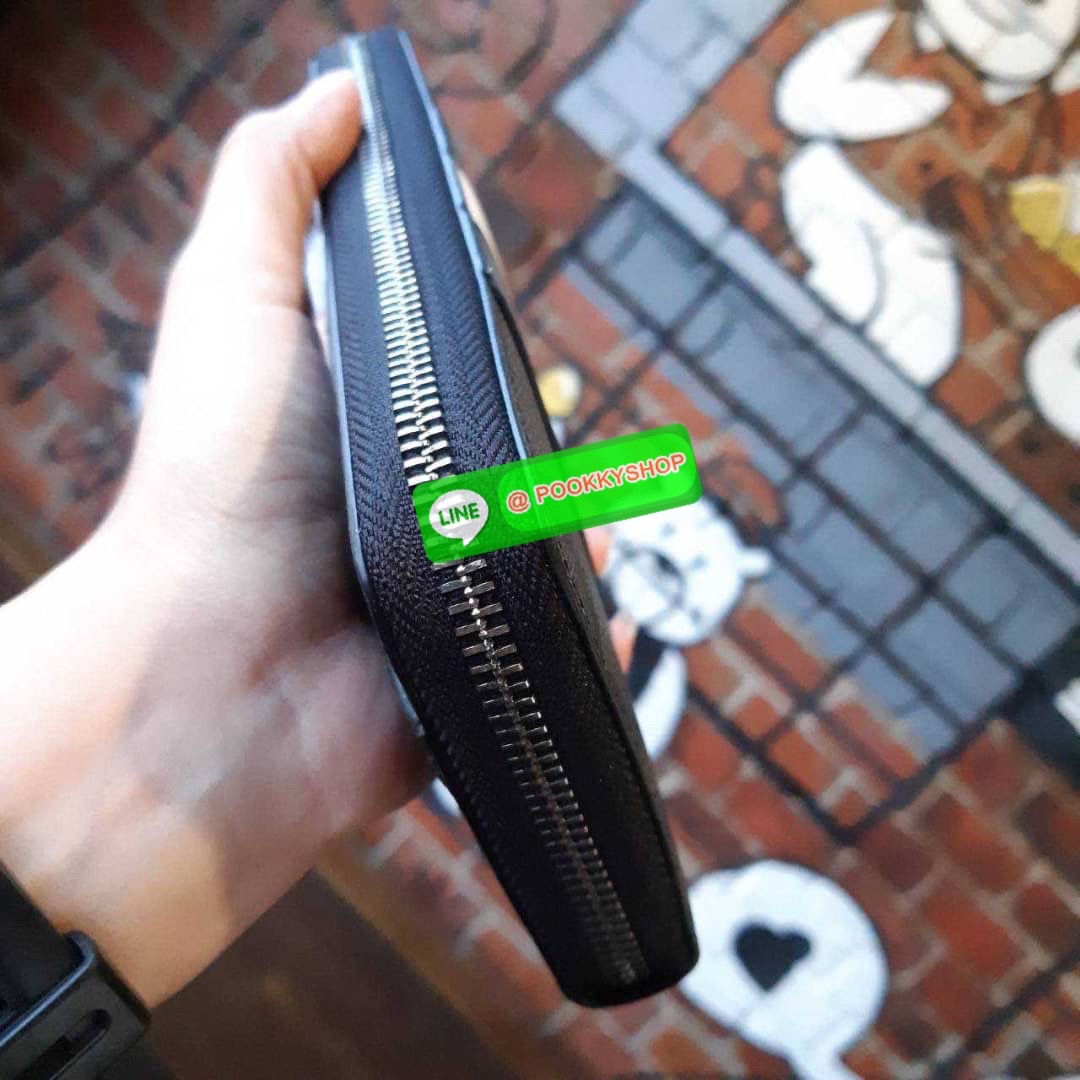 COACH F26070 MEN LONG WALLET IN SIGNATURE CANVAS WITH VARSITY STRIPE รุ่นใหม่ล่าสุด!! กระเป๋าสตางค์แถบฟ้าขาวใบยาว ดีไซน์ใหม่ สวยดูหรู ถือใช้กำลังเหมาะมือ วัสดุหนังแคนวาสเคลือบลาย เปิด-ปิดด้วยซิปรูดรอบใบ ด้านในเป็นหนังแท้ ใส่บัตรได้เยอะ ใส่ธนบัตรได้ทุกชนิด