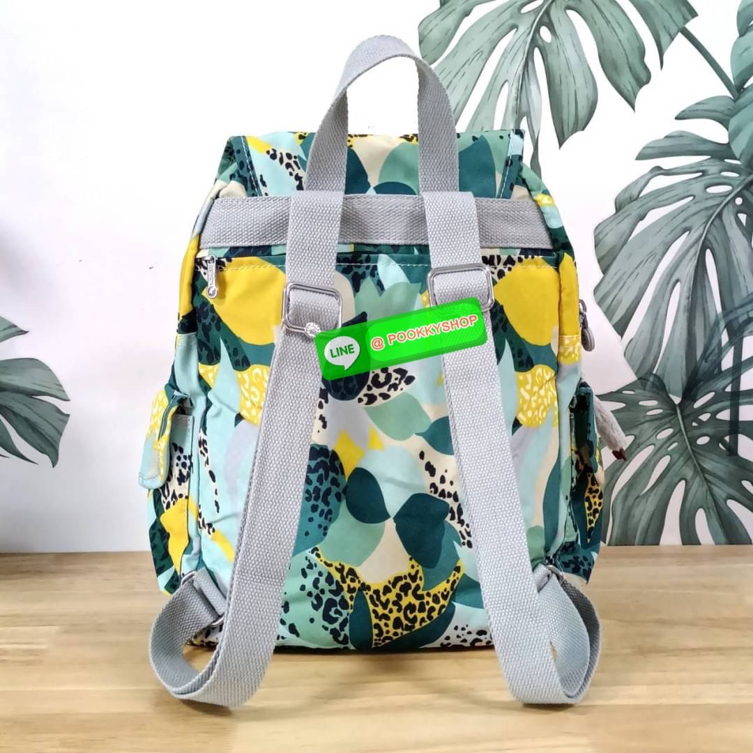 Kipling City Pack Medium Backpack กระเป๋าเป้ Kipling ขนาดกลาง วัสดุ Polyester 100% มีหูหิ้วด้านบน -ด้านหลัง มีซิปหลัง 1ช่องลึก -ด้านข้างมีช่องใส่ของเล็กน้อยทั้ง 2 ด้าน เปิด-ปิด ด้วยกระดุมแม่เหล็ก -ด้านหน้ามีช่องซิปใส่ของแยก 1 ช่อง และ ช่องปรับขนาดด้วยสายล