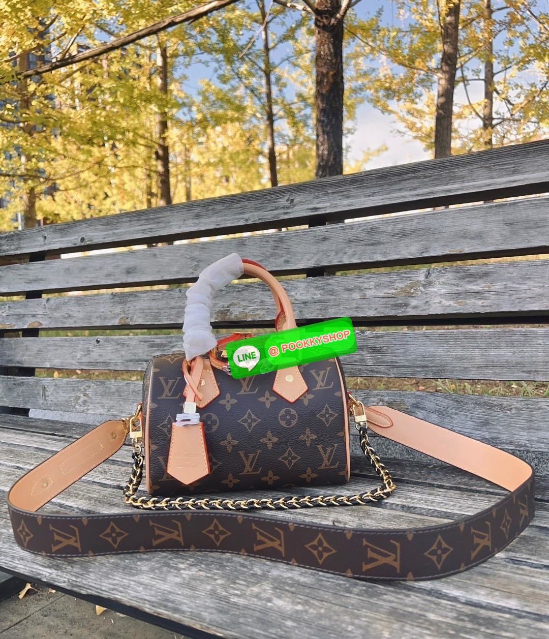 จำนวนจำกัด ไม่ทันราคานี้คือพลาดมากๆค่าสาวๆ ได้รุ่นนี้ไปไม่ผิดหวังค่าสาวๆ น้องมาพร้อมAccessories brand จัดเต็มในใบสวยมากๆ! #หมดรอบนี้ไม่เจ้าแล้วจ้าา LOUIS VUITTON SPEEDY 20 WITH CHARM (Limited Edition vip duty free ตปท.) 🔖พร้อมส่ง! ใบน้องขนาดกลาง ห