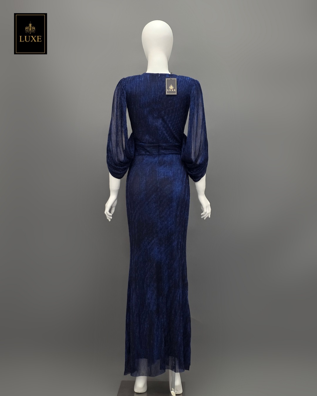 เดรสแฟชั่น แม็กซี่เดรสเสื้อคอวีคลุมแขน กระโปรงเข้ารูปตรงสะโพก