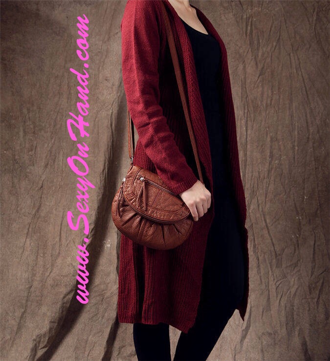 กระเป๋าสะพายข้าง กระเป๋า BRand AEROPOSTALE เนื้อนุ่ม ลื่น สีน้ำตาล สายปรับระดับได้คะ สินค้าหลุดโรงงาน จำนวนจำกัดคะ