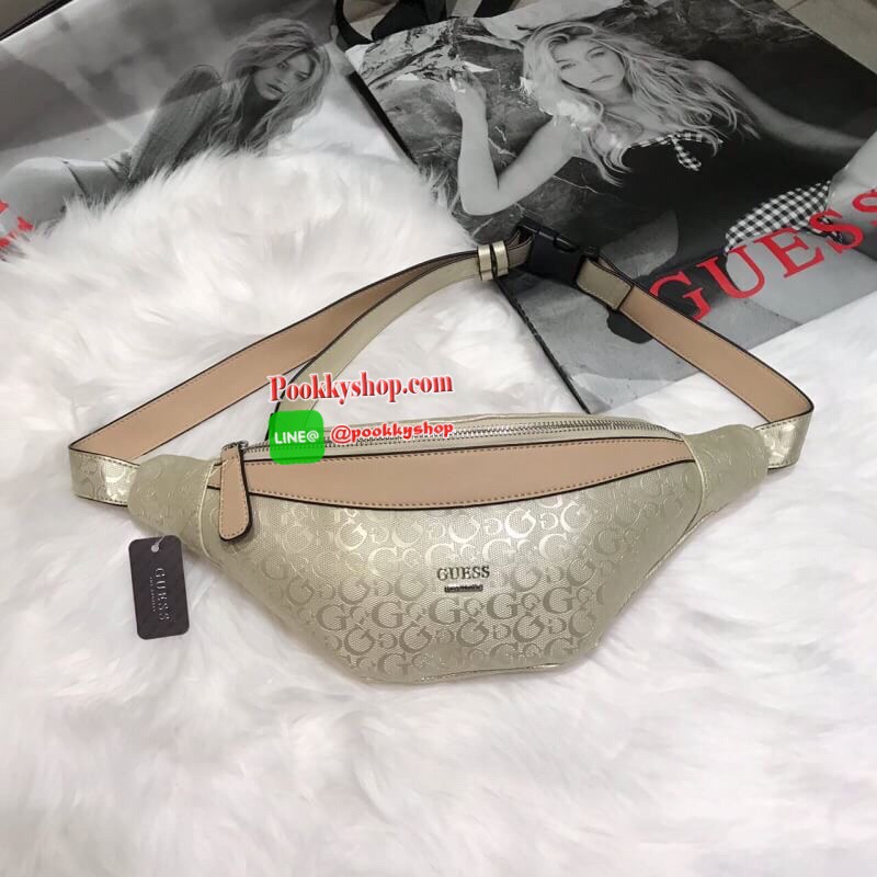 GUESS DIEM LOGO BELT BAG กระเป๋าคาดอกรุ่นยอดนิยม จาก GUESS FACTORY วัสดุ Saffiano PVC คุณภาพดี นิ่ม น้ำหนักเบา ด้านหน้าประดับด้วยโลโก้แบรนด์สุดหรู เปิดปิดกระเป๋าด้วยซิปสะดวกใช้ ด้านในโล่งกว้างมีช่องซิปสำหรับใส่ของ สามารถใส่iphoneได้ทุกรุ่น ซับในลายแบรนด์