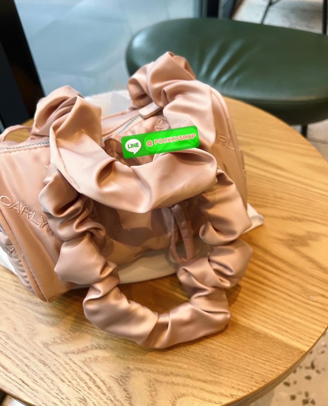 NEW ARRIVAL! น้องใหม่ล่าสุด มีความน่ารักไม่ไหวค่าสาวๆ CARLYN TIA MINI BAG พร้อมส่ง! สุดคิ้วท์ไปกับน้องสไตล์สายเกากันค่า ด้วยดีไซด์ใหม่ วัสดุไนล่อนอย่างดี ปักลายแบรนด์ทั้งใบสวยงาม