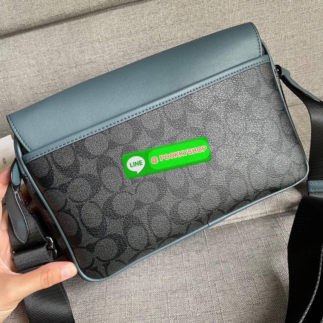 COACH TRACK CROSSBODY IN COLORBLOCK SIGNATURE CANVAS WITH COACH PATCH (C6657) 🛍🛍กระเป๋าสะพายทรงแมสเซ็นเจอร์ ทรงสวยรุ่นที่ต้องมีติดตัวคะหนุ่มๆ จุของได้เยอะมากแบ่งเป็นสัดเป็นส่วน วัสดุหนังแคนวาสสลับหนังแท้ กระเป๋ามีตัว ล็อค มีซิปด้านใน ด้านห