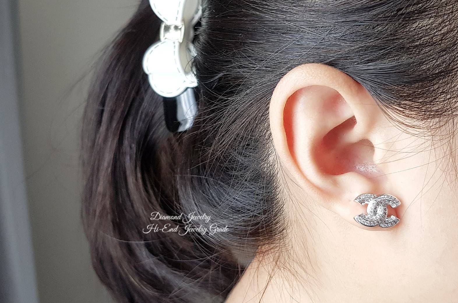 New Arrival !!! Chanel Earring ต่างหูชาแนล เกรดจิวเวอรี่ งานน่าร๊ากกก ดูดี งานสวยมากกกกกทุกแบบคะ เพชรใส ไม่ขุ่นแม้แต่เม็ดเดียว ซื้อไปไม่ผิดหวังแน่นอนคะ ตัวเรือนสีเงิน ตามรูป งานชุบ 18KGP ไม่ลอกไม่ดำ Made in Korea