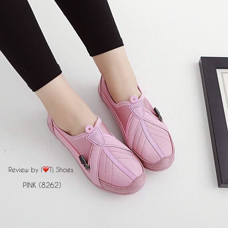 มาเพิ่มแว้วววววจร้า พร้อมส่งเลยจร้าไม่ต้องรอ!!! แบบขายดีเวอร์ มากี่รอบก็ไม่เคยพอ รองเท้าผ้าใบเพื่อสุขภาพ ใส่ง่าย ถอดง่าย ไม่ต้องนั่งผูกเชือก พื้นยางอย่างดี น้ำหนักเบา ใส่นิ้มนิ่ม เดินนุ่มสบาย ใส่ชิวๆ ดีงามฝุดๆ เป็นรุ่นแนะนำเลย ใครที่พลาดรอบที่แล้วอย่ามัวร