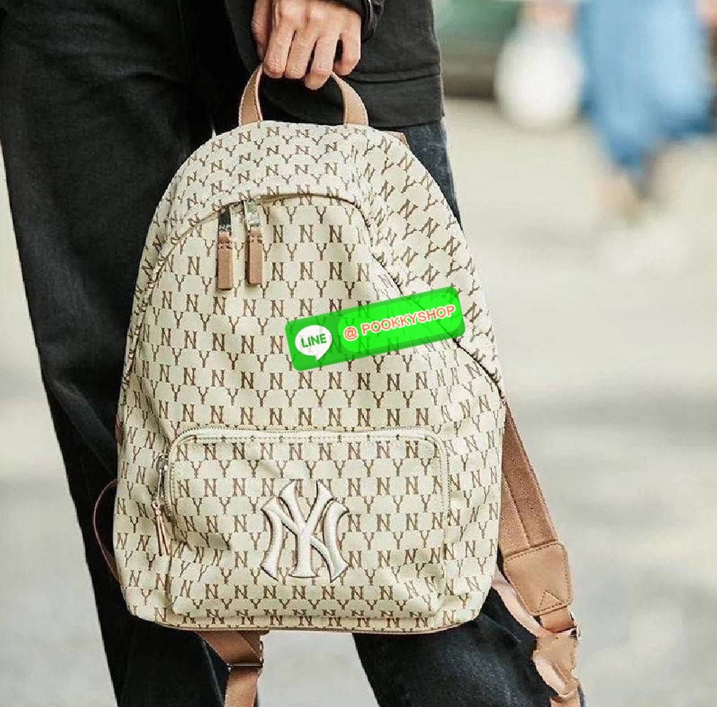 MLB เป้ใบใหญ่จุของได้เยอะมาก เหมาะสำหรับสะพายเดินทางไปเที่ยว หรือสะพายไปเรียนได้นะคะ สามารถใส่ iPad ได้