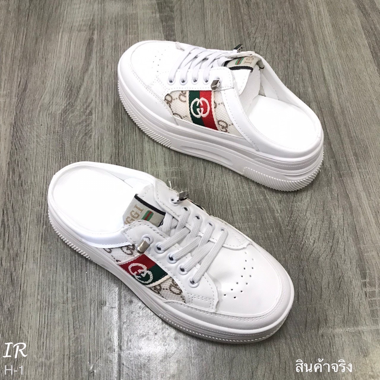 แบบขายดีมาก!!! พร้อมส่ง งานนำเข้า ผ้าใบโกงความสูงหนังพียูนิ่มลายตัดต่อลายแบรนด์ดังแบบสวมเปิดส้นใส่ง่ายมากค่า พื้นนิ่ม รองพื้นถอดได้ สูง 6 ซม. งานดี ใส่สวย การันตีจ้า