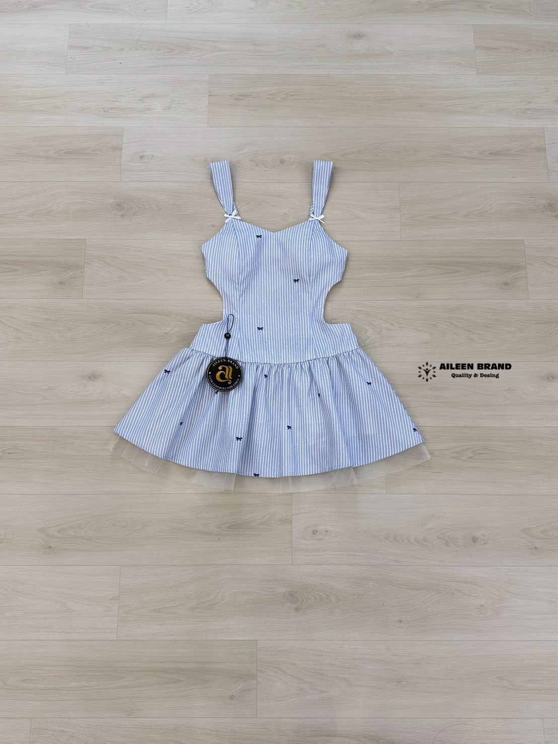 เดรสแฟชั่น มินิเดรสลายทางสีฟ้าพิมพ์ลายโบเล็กๆ ตัวสายติดริบบิ้นโบสีขาวเล็กๆ