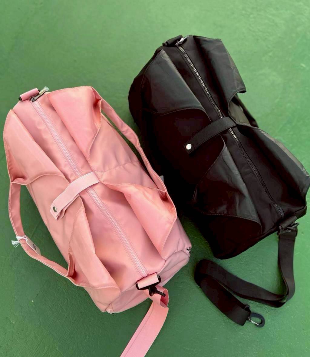 Alo Sport Bag กระเป๋าเดินทาง น้ำหนักเบา สายออกกำลังกายหรือเดินทางแนะนำเลยค่าา มีช่องใส่ของของ ใส่รองเท้าได้ เกร๋สุดๆ