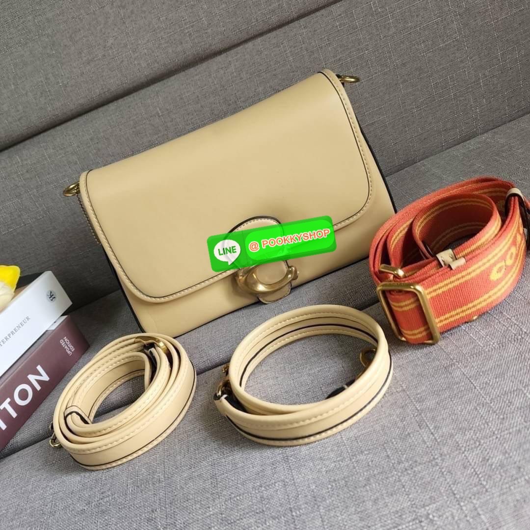 COACH SOFT TABBY SHOULDER BAG (COACH C9804) กระเป๋าข้างเรียบหรู ใบเดียวสะพายได้หลายสไตล์ มีสายสะพายให้ถึง 3 เส้น ปรับเปลี่ยนสไตล์ได้หลายลุควัสดุหนังแท้ทั้งใบ สัมผัสนิ่มมือ น้ำหนักเบา เปิดปิดแบบกระดุมแม่เหล็กเป็นอะไหล่โลโก้แบรนด์ตัวใหญ่ โดดเด่น ภายในกระเป๋