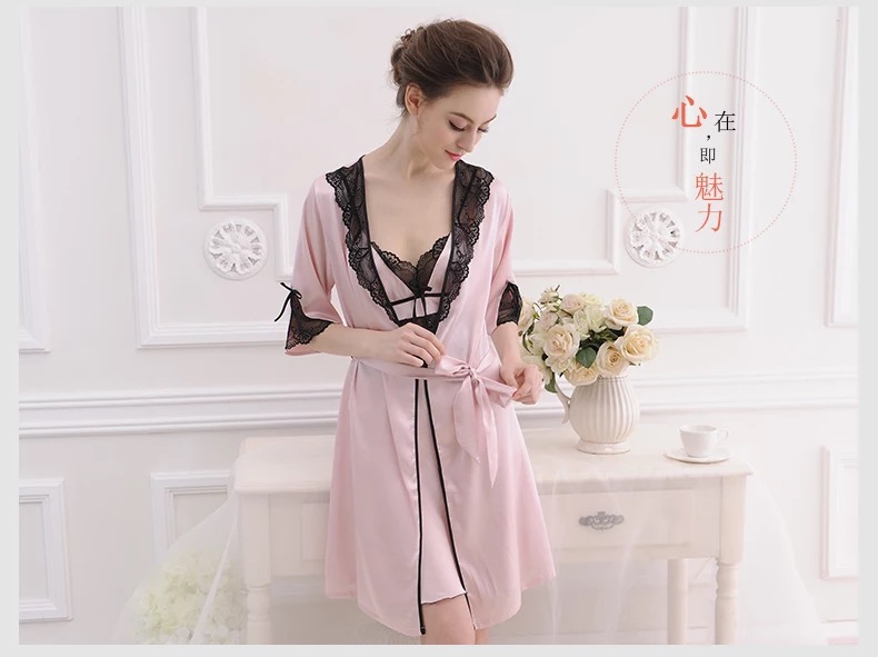 Set ชุดนอน เซ็ทชุดคลุมนอน+ สายเดี่ยวสีขมพูอ่อน แต่งลูกไม้ดำ