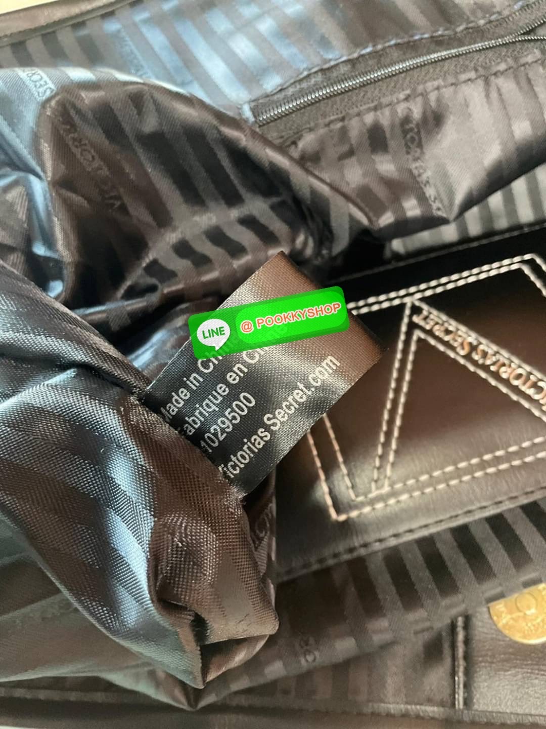 Victoria's Secret New! VS Patch City Tote - CREAM กระเป๋าทรง shopping สไตล์ victoria's secret แปลกใหม่อินเทรนด์ สินค้านำเข้า งาน ชน shop ดีไซน์สวย เก๋ น่ารัก เรียบหรู ใส่ของได้จุใจ เหมาะสำหรับสาวๆทุกคนที่มีของเยอะ งานเย็บเนี๊ยบ แข็งแรงทนทาน ใช้ไ