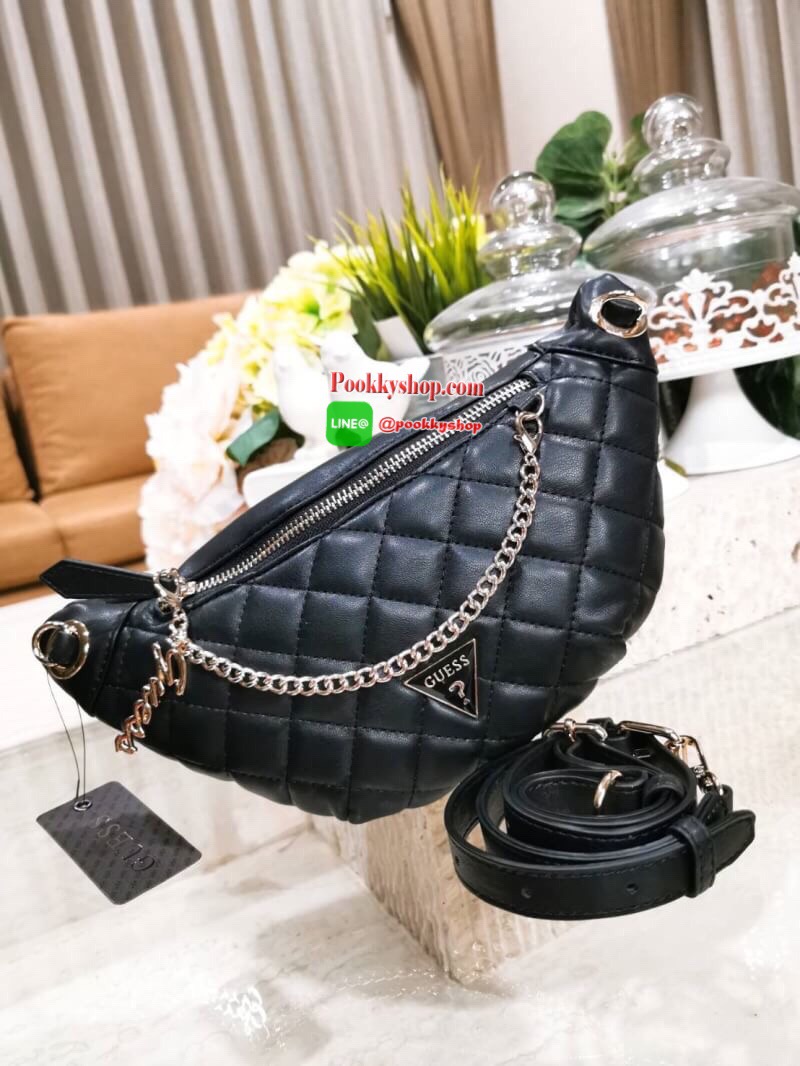 NEW ARRIVAL! Guess Kyli Fanny Pack Belt Bag 2019 กระเป๋าสะพาย/คาดเอว/คาดอกรุ่นใหม่ล่าสุดจาก GUESS FACTORY วัสดุหนังเเกะสังเคราะห์แบบนิ่มลายตารางเปิดปิดด้วยซิป ด้านหน้าประดับโซ่ห้อยโลโก้ดูมีดีเทล ด้านหลังมีช่องซิป ภายในมีโลโก้และช่องซิป สะพายได้หลายแบบไม่จ