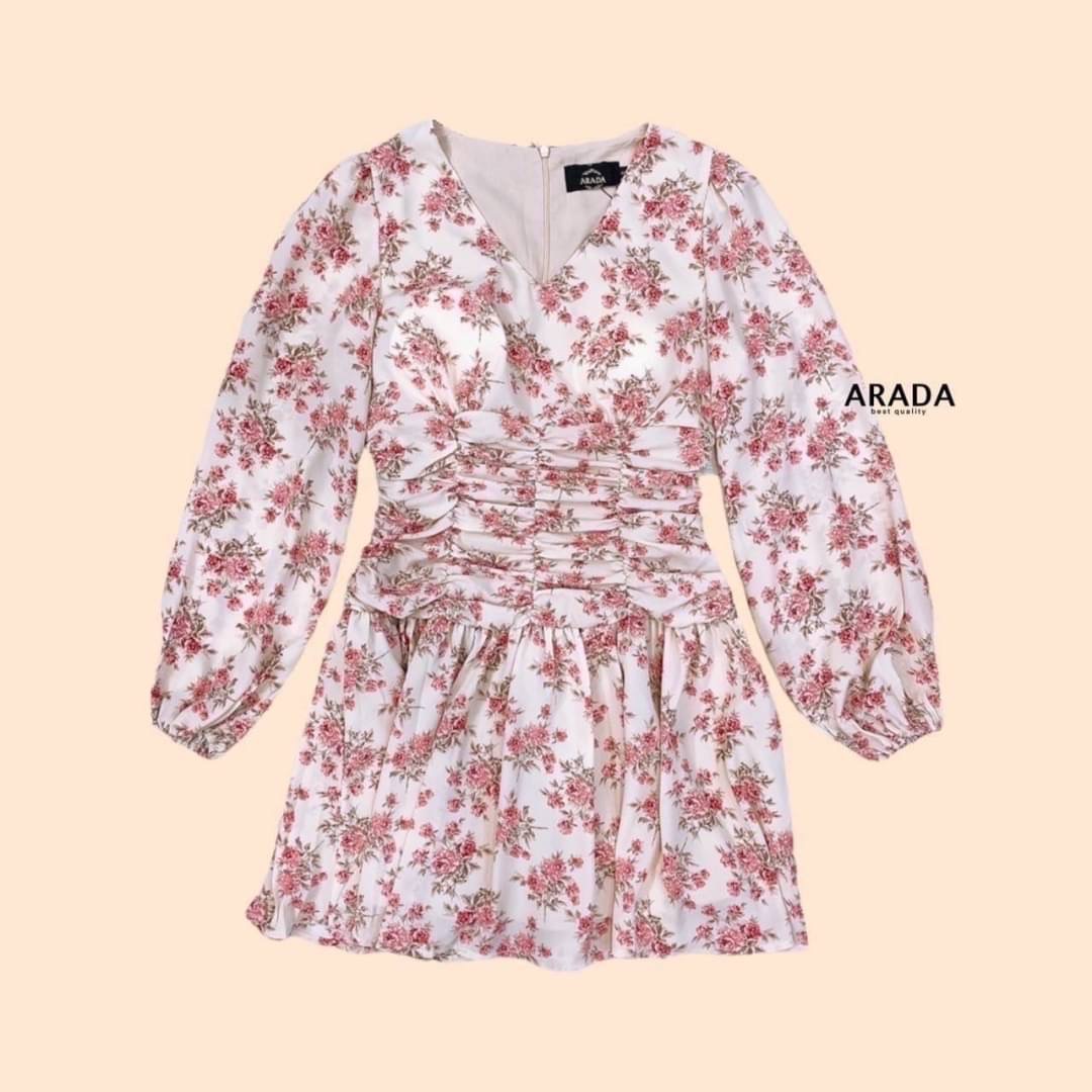 มินิเดรสแขนยาว คอวีลายดอกไม้ งานผ้าสวยใส่ขับผิวเลยคร่า งานมีซับในอย่างดี ใส่สบายไม่ร้อนนะคะตัวผ้า ดีเทลเพิ่มมีเสริมฟองน้ำทำให้ดูหน้าอกทรงสวย ช่วงเอวแต่งเป็นเรเยอร์เป็นชั้นๆเพิ่มความหรู ชุดนี้สาวพลาดไม่ได้นะคะ ต้องมีติดตู้คร่า