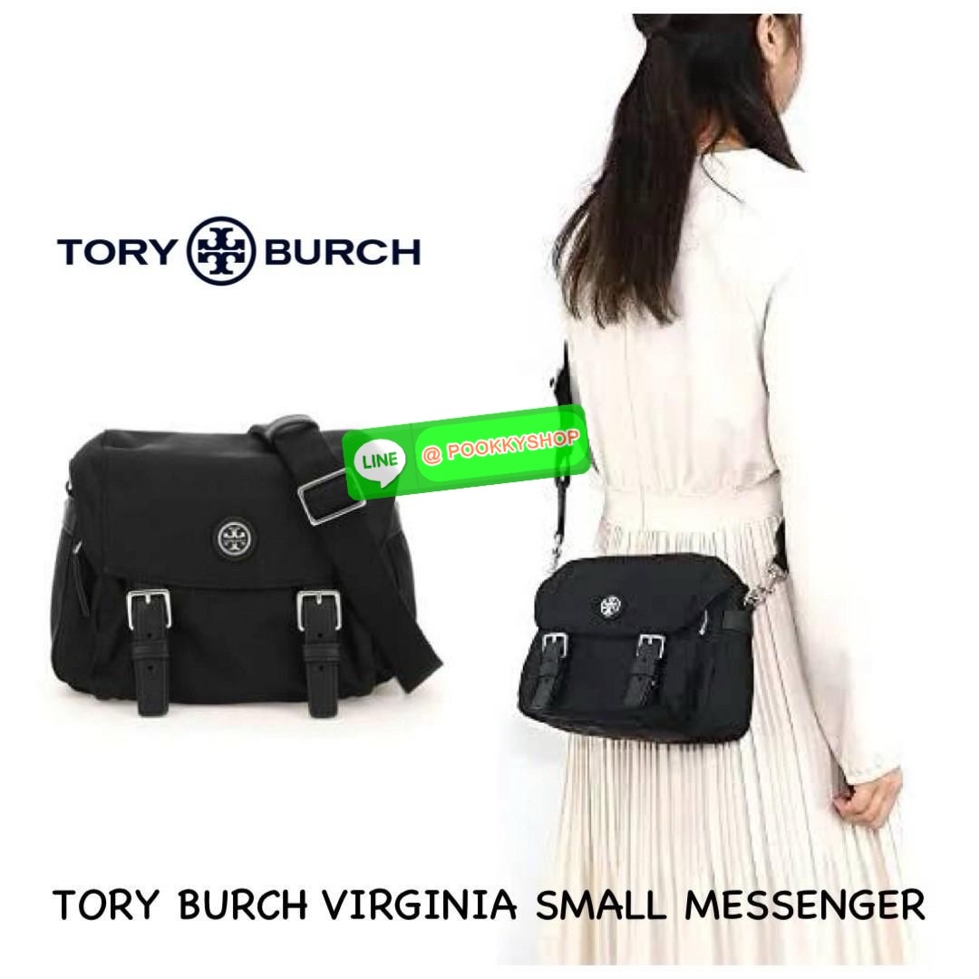 TORY BURCH VIRGINIA SMALL MESSENGER เป็นกระเป๋าที่มีรูปแบบการเปิด-ปิดด้วยกระดุมแม่เหล็ก ทำให้ปากกระเป๋าเปิดง่ายและหยิบสิ่งของสะดวก ซึ่งภายในฐานกระเป๋ามีความกว้างขวางพอสมควร เก็บสิ่งของต่าง ๆ ได้ดั่งใจ มาพร้อมดีไซน์เรียบง่ายสีดำประดับด้วยโลโก้แบรนด์อันเป็น