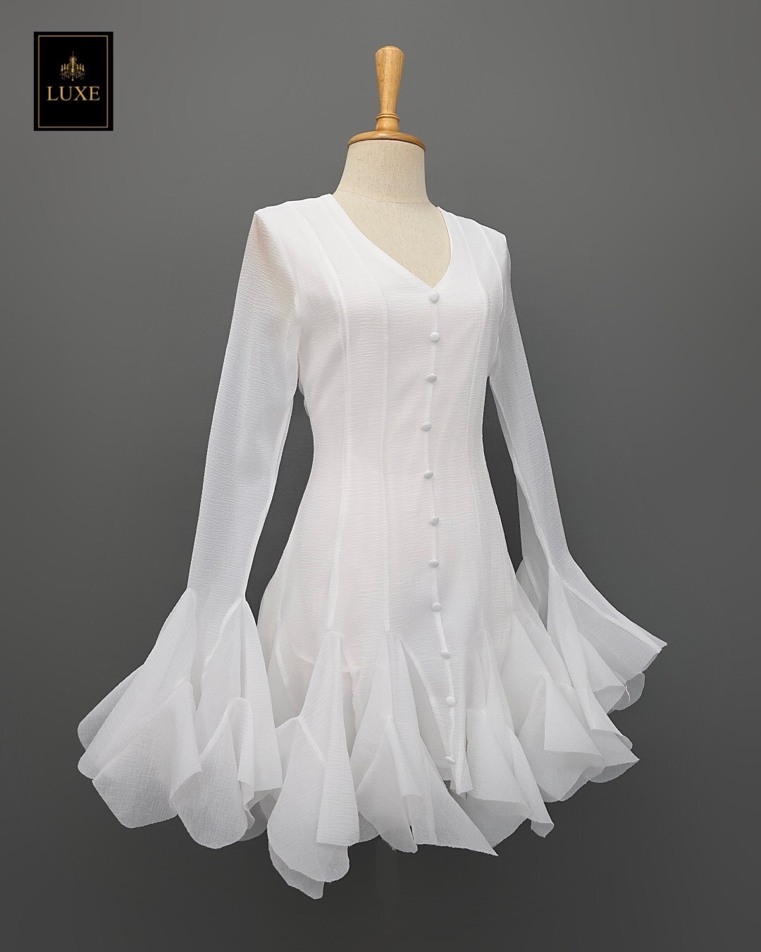 เดรสแฟชั่น เดรสกระโปรงสั้น เสื้อคอวีแขนยาว ตีเกล็ดเข้ารูป