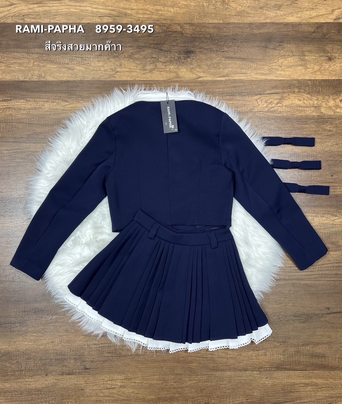 ชุดเซทแฟชั่น เซตสองชิ้นสีกรม คลุมโทนสุภาพ ไหล่มีฟองน้ำเบาๆ ดีเทลปกตัดสีขาวแต่งระบายปักวิ๊ง