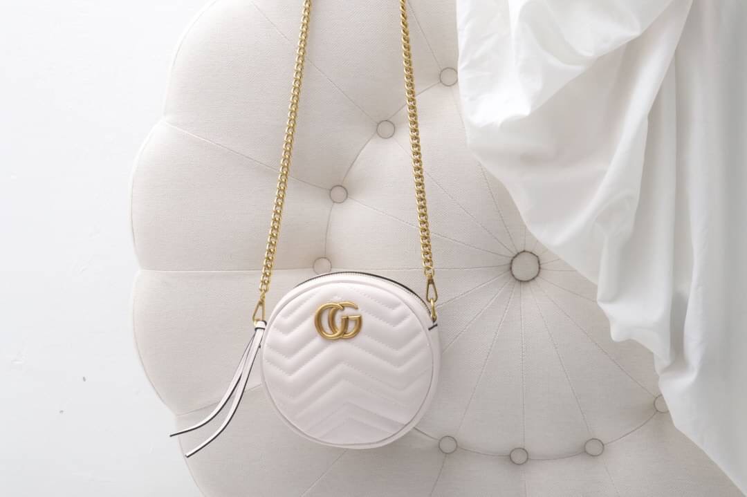 CG marmont รุ่นนี้ขายเท่าไหร่ก็ไม่เคยพอ ฮิตกันยาวๆเลยค่า กระเป๋าทรงกลมงานดีอะหลั่ยสวย เนี๊ยบไปเลยค่ะ