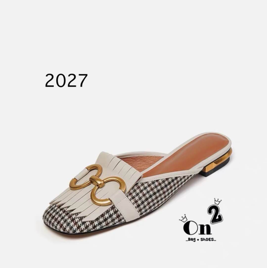 แบบใหม่ พร้อมส่งรองเท้าหัวคัชชูเปิดหลังรัดข้อเท้า หน้าแต่งอะไหล่ทองเหลือง สไตล์แบรนด์ส้นเป็นอะไหล่ทองสวยหรู คู่นี้ใส่แมทกับชุดได้ง่ายทั้งกางเกงและกระโปรงได้หมดทรงสวย