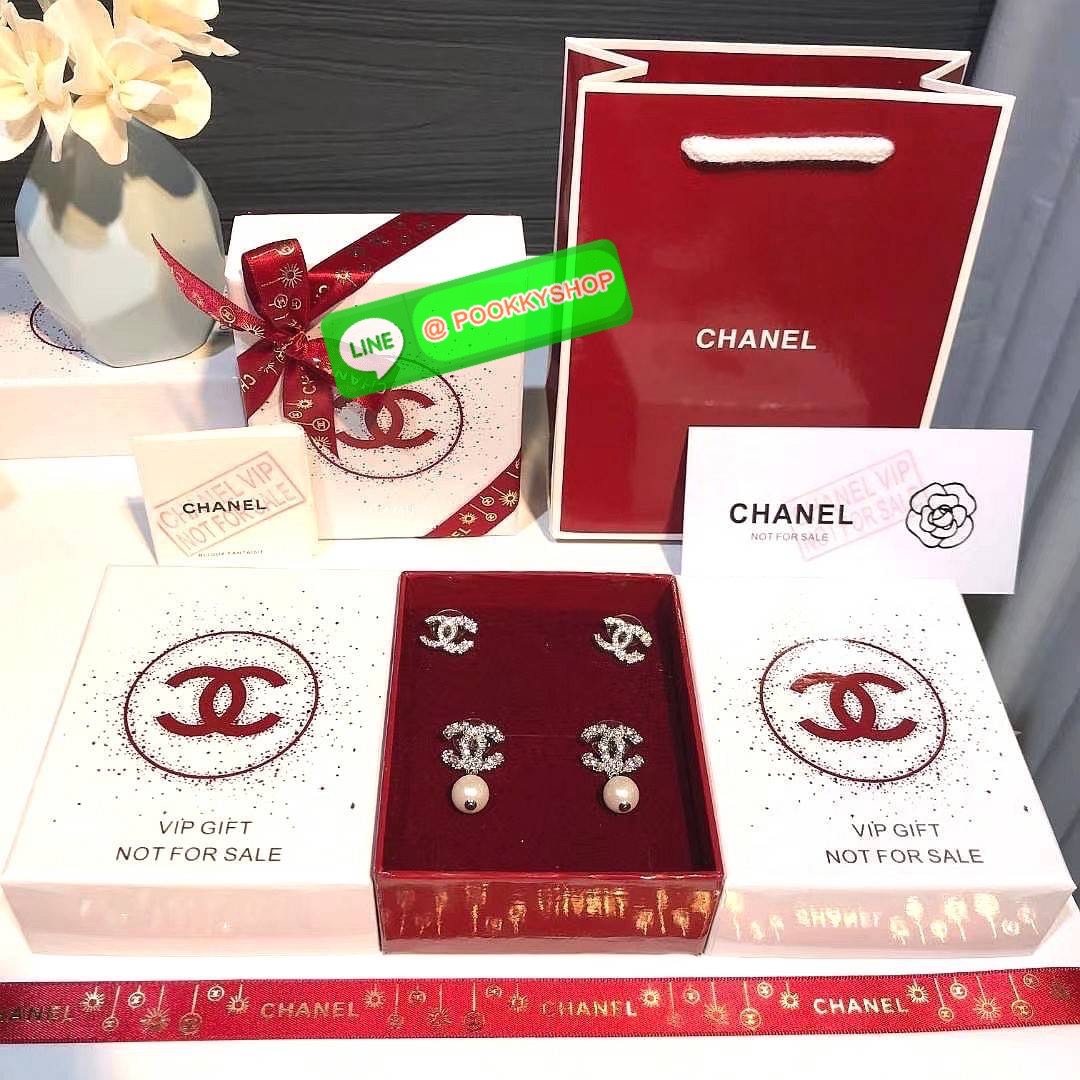 (!!)ห้ามพลาด! Super Rare items! แพ็คคู่สุดคุ้ม!(!!) CHANEL DOUBLE EARRING VIP GIFT WITH PURCHASE ORIGINAL PACKAGE (GWP) ชุดกิ๊ฟเซทของกำนัลสุดเลอค่าจากการแลกคะแนนสะสมสำหรับลูกค้า VIP CHANEL PARFUMS ไอเท็มหายากชวนสะสมมาเป็นชุดให้ถึง2แบบ2สไตล์สลับใช้ ดีไซน์ส