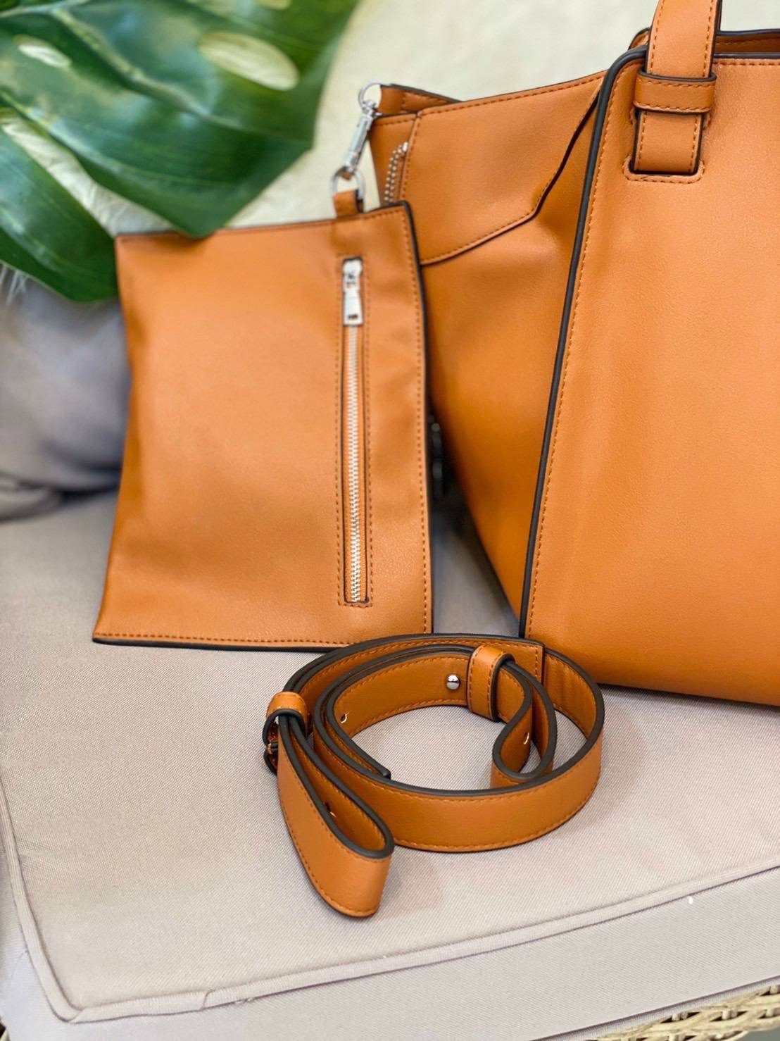 พร้อมส่งค่า 💕Hammock 💕 สิ้นสุดการรอคอย สำหรับรุ่นที่ทุกคนถามหาเยอะที่สุด การันตรีงานคุณภาพ ใช้เวลาผลิตนานสุดถึง 4 เดือน ตอนนี้พร้อมส่งเเล้วค่า Hammock size 30 cm รอบนี้เป็นงานสั่งผลิต งานเนี้ยบ ตัวหนังสวยมากกกก PU premium อย่างดี มีความหนา