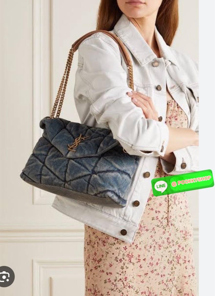 YSL Puffer denim shoulder bag กระเป๋าสะพายเดนิมฟอก สวยเท่ห์คลาสสิกลายเชฟล่อนเป็นเอกลักษณ์ รุ่นเดนิมยอดนิยม ทรงสวย ใช้ได้บ่อยไม่มีเบื่อ ดีไซน์เรียบหรู ออกแบบมาให้ใช้งานได้สะดวกด้วยกระดุมแม่เหล็ก พับทรงเข้ารูป ภายในโล่งกว้าง มีช่องซิป สามารถจุของสำคัญได้อย่