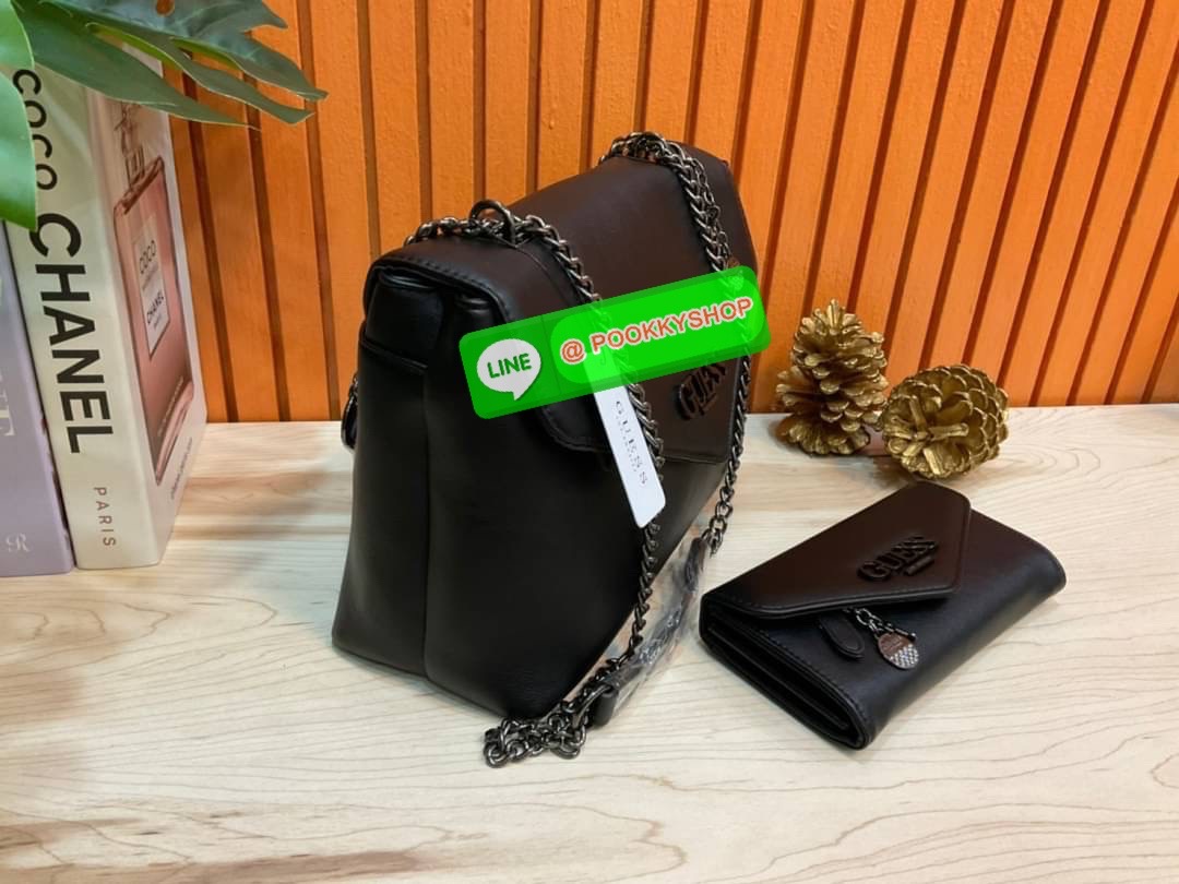 🚚 พร้อมส่ง 🚚 Guess Women’s Crossbody Bag Set สุดคุ้ม!!!! เซตสวยหรูดูแพง สวยจริงจริง ช้าหมด ราคานี้หาที่ไหนได้!! กระเป๋าสะพาย+กระเป๋าสตางค์ใบยาว มาพร้อมพวงกุญแจถอดออกได้ ด้านหน้าประดับโลโก้แบรนด์สวยโดดเด่น กระเป๋าสะพายไหล่ และสะพายข้าง cros
