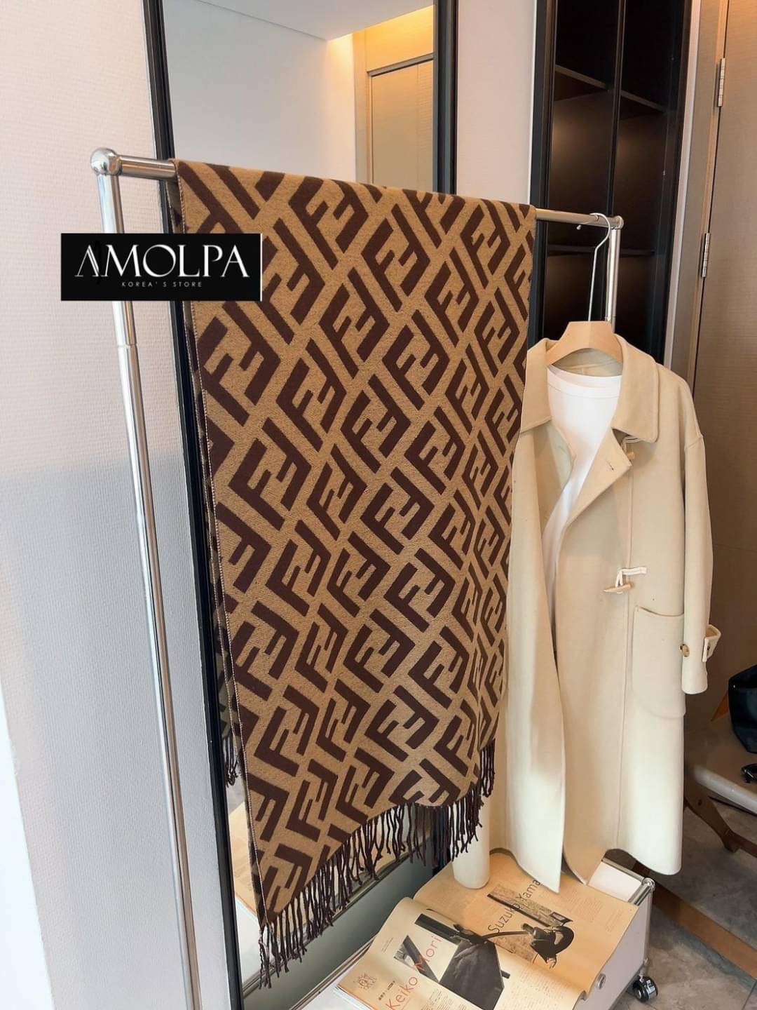 มาต่อที่ ACCESSORIES ผ้าพันคอ FENDI ผ้าหนานุ่มแน่นๆ เนื้องานละเอียด เกรดพรีเมียม ค่า ห้ามพลาดเลยน๊า NO BOX