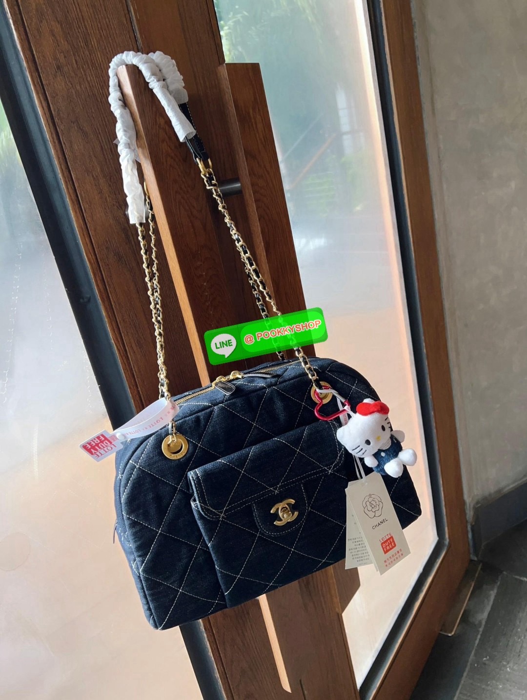 NEW ARRIVAL! LIMITED EDITION จาก Vip gift duty free ตปท. CHANEL DENIM SHOULDER BAG WITH KITTY