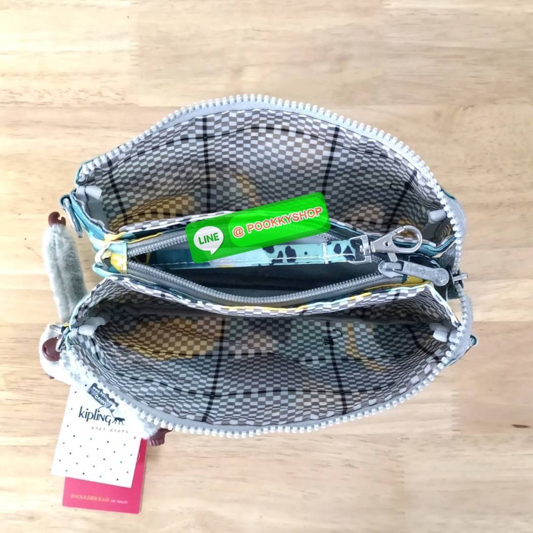KIPLING Creativity X Crossbody Bag กระเป๋าสะพายวัสดุ Nylon&Polyester 100% ขนาดกำลังน่ารัก เปิดปิดด้วยซิป มา พร้อมพวงกุญเเจลิงน้อย ด้านในมีช่องใส่ของ2ชช่อง เพิ่มตรงกลางมีช่องซิปอีก1ช่อง มีสายคล้องพวงกุญแจ ใส่ของได้จุมาๆเลยค่ะ มีสายสะพายยาวเลื่อนปรับระดับได