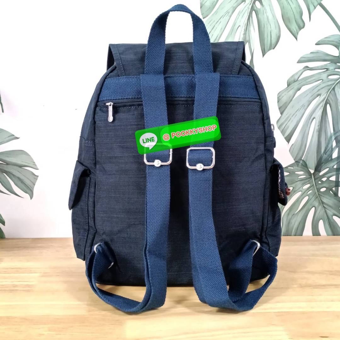 Kipling City Pack Medium Backpack กระเป๋าเป้ Kipling ขนาดกลาง วัสดุ Polyester 100% มีหูหิ้วด้านบน -ด้านหลัง มีซิปหลัง 1ช่องลึก -ด้านข้างมีช่องใส่ของเล็กน้อยทั้ง 2 ด้าน เปิด-ปิด ด้วยกระดุมแม่เหล็ก -ด้านหน้ามีช่องซิปใส่ของแยก 1 ช่อง และ ช่องปรับขนาดด้วยสายล
