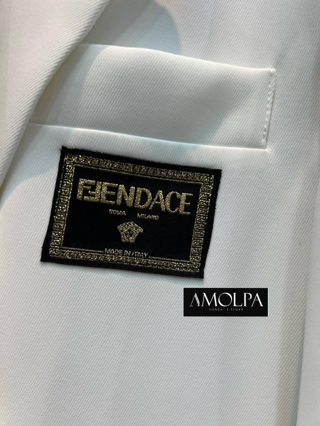 พร้อมส่ง!!! มาต่อที่ สูท BLAZER งาน FENDIxVERSACE BLAZER ผ้านางดีเริ่ดดด ซับในอย่างดี ใส่แล้วต๊าซมาก สวยหรู ไฮโซ อย่าลืมจัด นะคะ งานดีมากกก ผ้าหนักกคุ้มราคาสุดๆ !! !! งานสวยงานดีต้องแบรนด์AMOLPA เท่านั้น !!