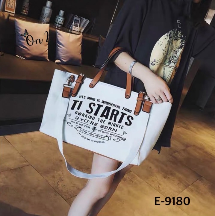 กระเป๋าสะพาย Shopping มาใหม่ หน้าพิมพ์ตัวอักษรภาษาอังกฤษ สายถือแต่งหนัง มาพร้อมสายสะพายยาว