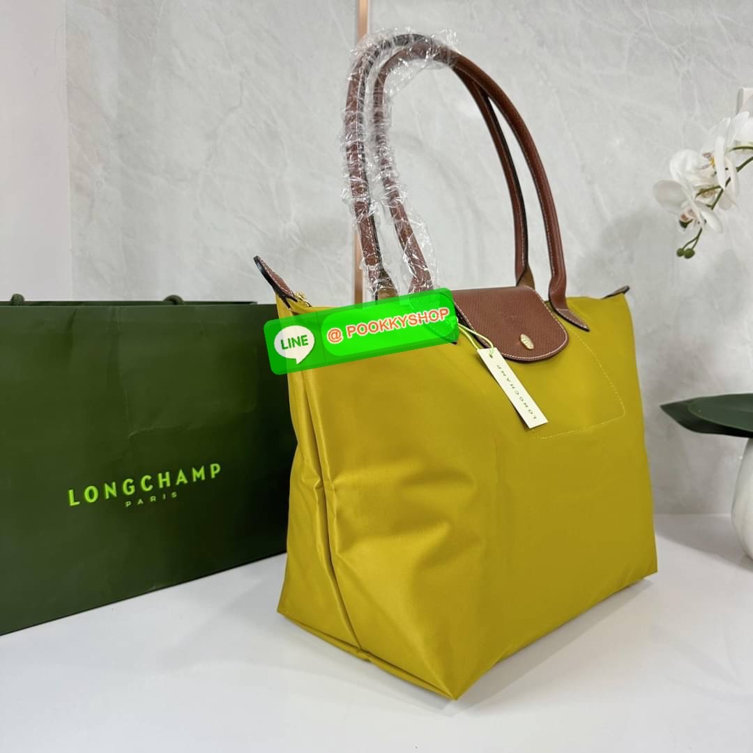 LONHGCHAMP LE PLIAGE ORIGINAL L TOTE BAG 🔖กระเป๋าสะพายไหล่ Le pliage ใบใหญ่ เรียบง่ายจุของได้เยอะ สามารถเก็บเอกสารหรือแล็ปท็อปได้คะ 🔖วัสดุ:ไนลอนเคลือบ 🔖เปิด-ปิดด้วยซิป ภายในกว้าง มีช่องลับแยกคะ 🔖สามารถพับเก็บได้พกพาสะดวกคะ