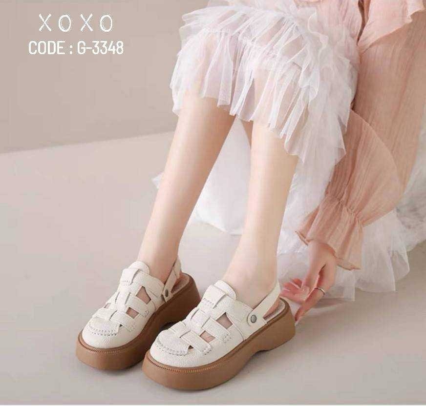 สินค้าพร้อมส่ง งานสวม สไตล์วินเทจ บอกเลยคำเดียว ว่าจึ้งมากกก วัสดุหนัง PU สานทับ สามารถใส่เป็นแตะสวม สายคาดสามารถหมุดกลับมาเป็นสายรัดได้ ส้นเสมอไม่เขย่ง ใส่สบายมากหน้ากว้าง