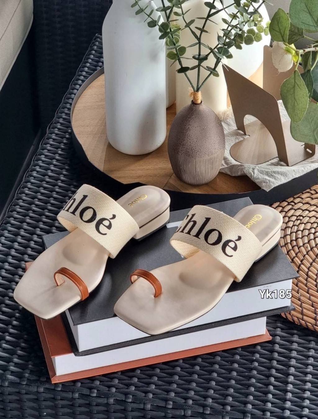 แบบเข้าใหม่ รองเท้า Chloe’ เสริมส้นนิด น่ารักมากค่ะ พื้นปั้มแบรนด์ มีกล่องเรียบ