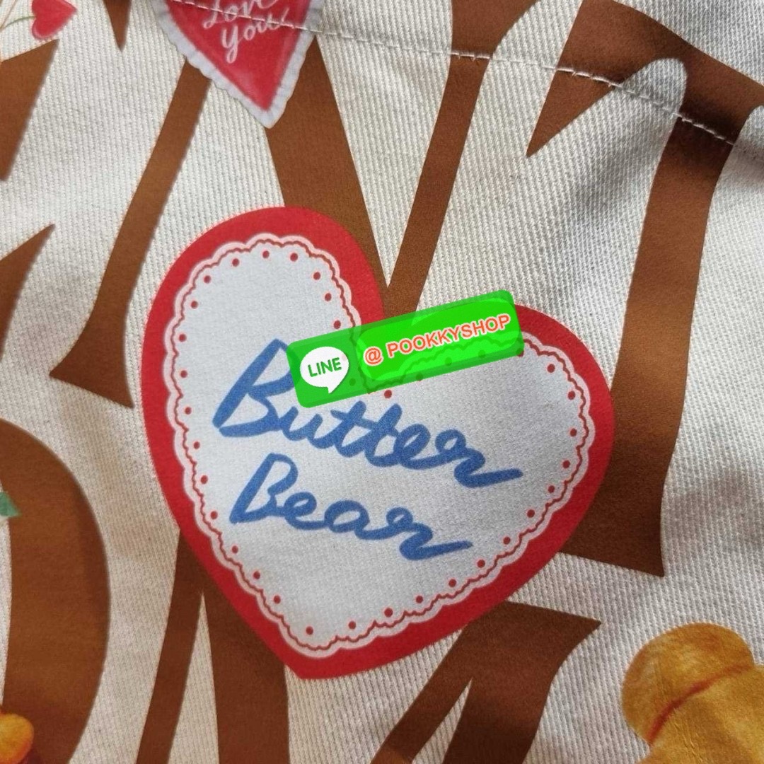 Gentlewoman x Butterbear tote bag 🔆 Details น่ารักเกินต้าน เป็นกระเป๋าที่เห็นแล้วใจฟูสุดๆ กระเป๋าโท้ทลายหมีเนยที่ตอนนี้กลายเป็นแรร์ไอเท็ม หายากสุดๆ รูปทรงคลาสสิค ภายในโล่งกว้างใส่ของได้เยอะมาก จะใช้เป็น everyday bag ก็ได้ พกไปต่างจังหวัดก็เหมาะ หร