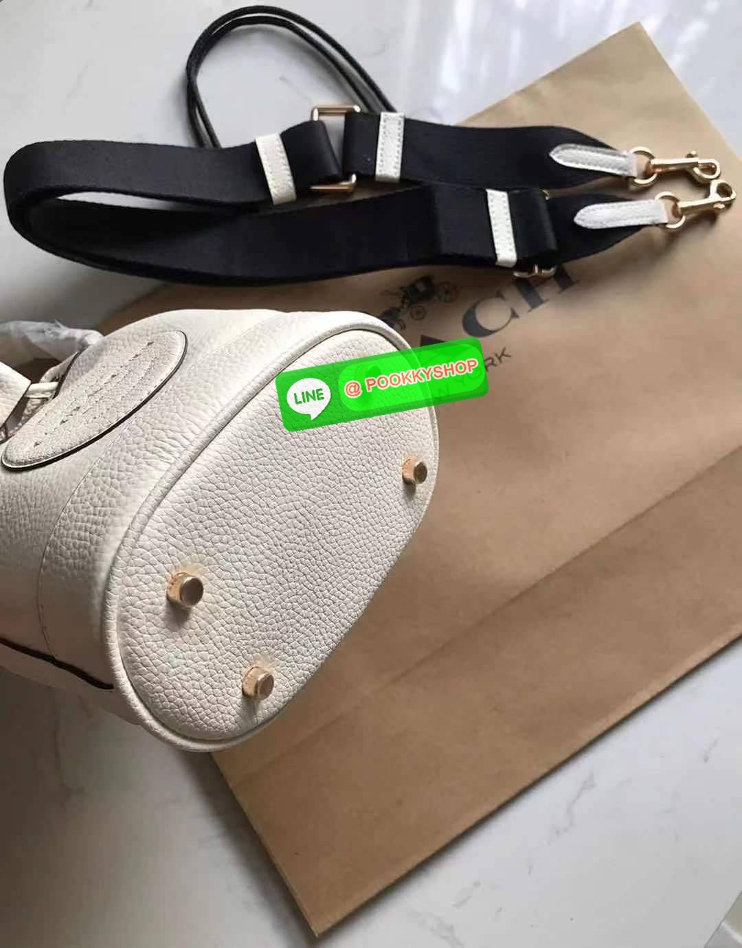 New arrival! 🌈น้องใหม่ล่าสุด สวยหรู ดูดีมากๆค่ะ! COACH DEMPSEY DRAWSTRING BUCKET BAG ((C4100//C4102)) พร้อมส่งที่ไทยค่ะ! กระเป๋าทรงขนมจีบ หนังแท้นิ่มสวยมากๆค่ะ จุดเด่นด้านหน้าปั้มโลโก้แบรนด์ ปากกระเป๋าแบบหูรูดใช้งานง่าย ภายในสามารถใส่ของจำเป็นในชี