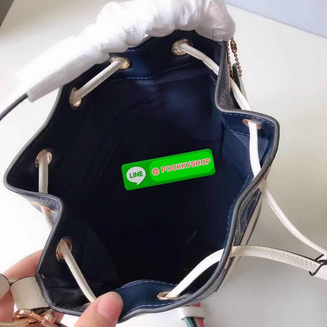 New arrival! 🌈น้องใหม่ล่าสุด สวยหรู ดูดีมากๆค่ะ! COACH DEMPSEY DRAWSTRING BUCKET BAG ((C4100//C4102)) พร้อมส่งที่ไทยค่ะ! กระเป๋าทรงขนมจีบ หนังแท้นิ่มสวยมากๆค่ะ จุดเด่นด้านหน้าปั้มโลโก้แบรนด์ ปากกระเป๋าแบบหูรูดใช้งานง่าย ภายในสามารถใส่ของจำเป็นในชี
