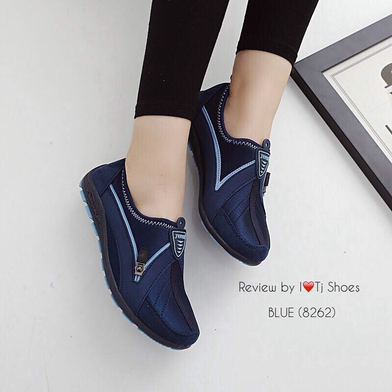 มาเพิ่มแว้วววววจร้า พร้อมส่งเลยจร้าไม่ต้องรอ!!! แบบขายดีเวอร์ มากี่รอบก็ไม่เคยพอ รองเท้าผ้าใบเพื่อสุขภาพ ใส่ง่าย ถอดง่าย ไม่ต้องนั่งผูกเชือก พื้นยางอย่างดี น้ำหนักเบา ใส่นิ้มนิ่ม เดินนุ่มสบาย ใส่ชิวๆ ดีงามฝุดๆ เป็นรุ่นแนะนำเลย ใครที่พลาดรอบที่แล้วอย่ามัวร