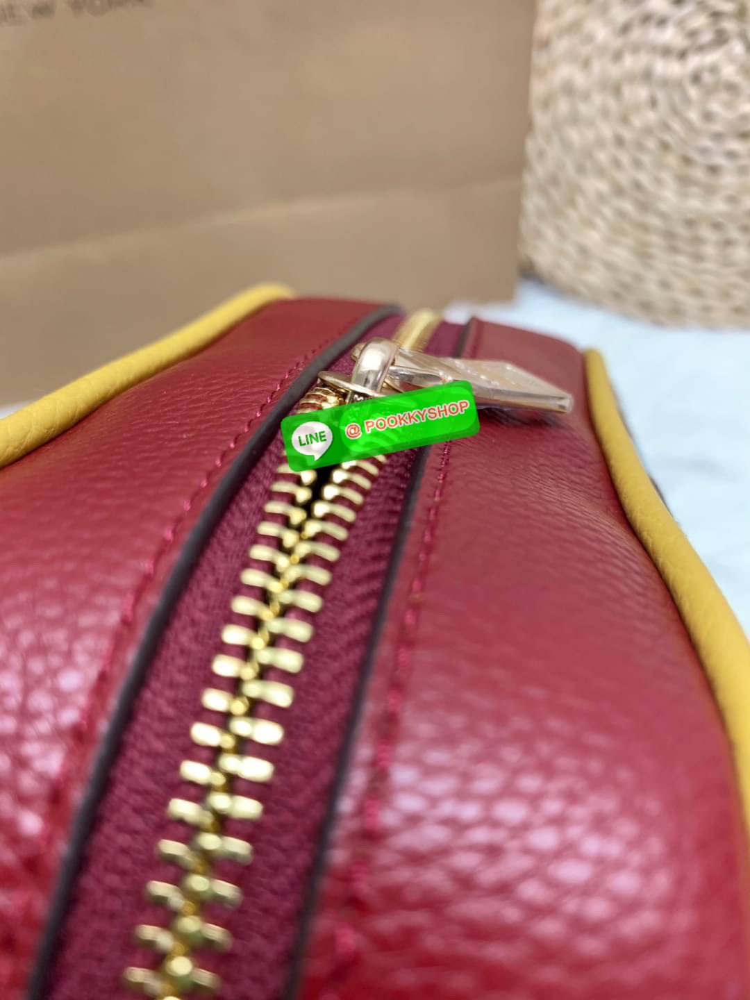 New arrival! 🌈รุ่นใหม่ห้ามพลาดค่ะ! Coach Dempsey Camera Bag In Signature Jacquard With Stripe And Coach Patch ((1912)) พร้อมส่งที่ไทย! กระเป๋าสะพายครอสบอดี้ร์กรือสะพายข้างได้ วัสดุJacquard+หนังแท้ สวยงามมากๆค่ะ ด้านหน้ามีป้ายวงกลมหนังโลโก้แบรนด์ เ