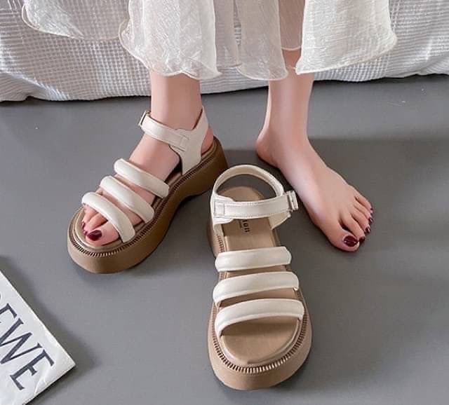 พร้อมส่ง รองเท้าลำลอง สูง 2 นิ้ว งานสวม 3 นวมนิ่ม ใส่สบายเท้า สายงานรัดส้นปรับขนาดได้ ของมันต้องมี ใส่สวย แมทซ์ได้กับทุกชุดจ้า **งานนำเข้า 100%