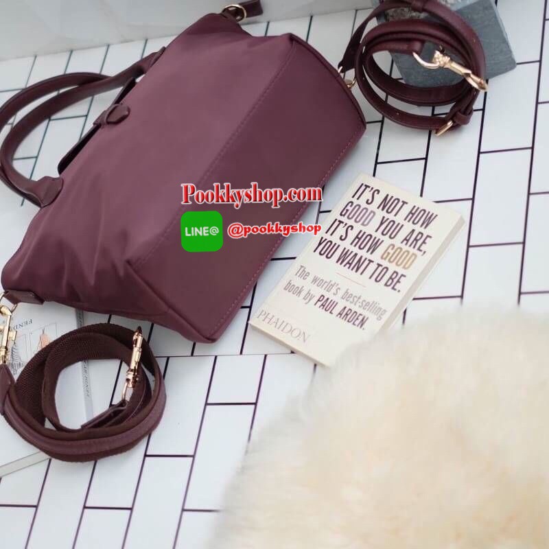 Recommend Must have ใครหากระเป๋าทรงสวย ใช้ได้ในทุกๆวัน ต้องรุ่นนี้เลย แนะนำ สวยมากค่า ตัวใหม่ หนังGain และ อะไหล่สี Rose gold ka สวยมาก !! รุ่นขายดีที่สุด ห้ามพลาด ✔️กระเป๋าผ้าไนล่อนเนื้อนาโน เนียน สวย น้ำหนักเบา ✔️ขนาดกำลังดี หยิบๆของใส่ สะ