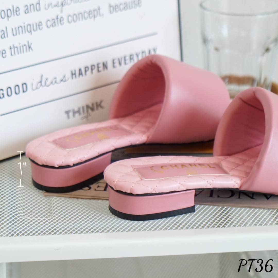 พร้อมส่ง NEW คอลเลคชั่น 2022!! รองเท้าส้นสูง 1 นิ้ว งานทรงสวม ร้านจะบอกให้ทราบว่า รุ่นนี้ นุ่มมากกกกก นุ่มทุกส่วนเลย ไม่ว่าจะบริเวณหน้าสวมที่ร้านเน้น ใช้วัสดุเกรดคุณภาพดี พื้นบุนวมเดินด้ายตาราง ใส่เดินสบายมากๆ รองรับสาวๆที่หน้าเท้ากว้าง สามารถใส่ได้นะคะ ท