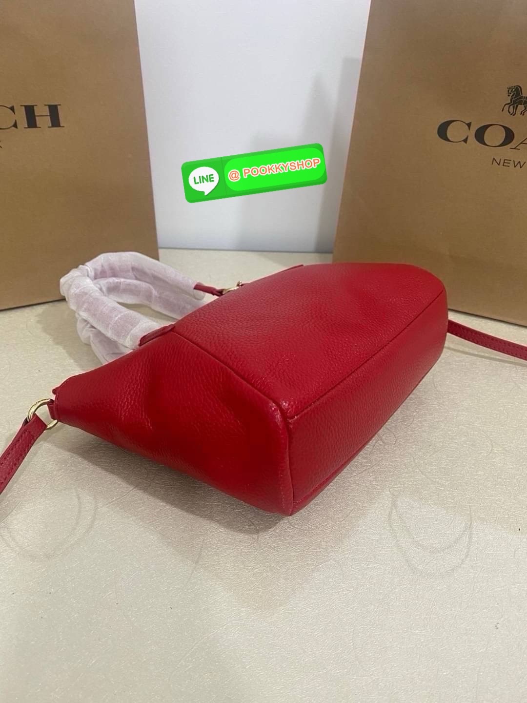 COACH MINI KELSEY SATCHEL IN PEBBLE LEATHER (F57563) 🖤 สีดำคลาสสิก หนังแท้ทั้งใบ สายสะพายถอดได้ 🎀 ขนาดกำลังพอดี ใส่ของจำเป็นได้ครบ มือถือ กระเป๋าสตางค์ พวงกุญแจ 💎 อะไหล่ทองสวยเรียบหรู มีป้ายห้อย COACH และโลโก้ปั๊มกลางใบ