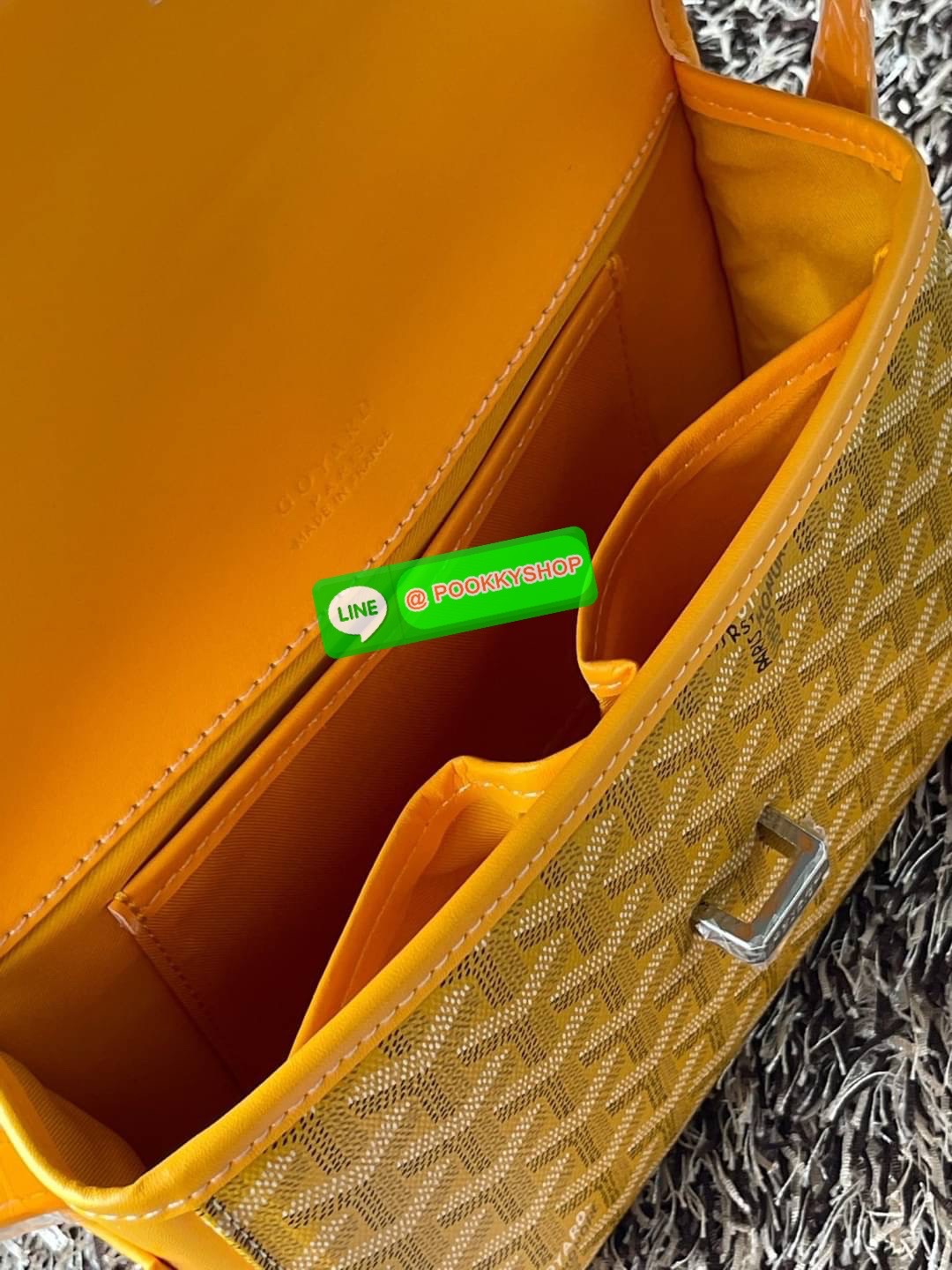 💕 Goyard belvedere pm แบรนด์ดังจากฝรั่งเศส เรัยบหรูแต่ดูสง่า สะดุดตาด้วยลายเฉพาะตัว วัสดุที่นำมาตัดเย็บกระเป๋าเป็นวัสดุผ้าใบ Canvas ที่มีชื่อเรียกว่า “Goyardine” ซึ่งเป็นผ้าใบที่เป็นการผสมผสานระหว่างผ้าฝ้าย (Cotton), ผ้าลินิน (Linen) และ ผ้าป่าน (